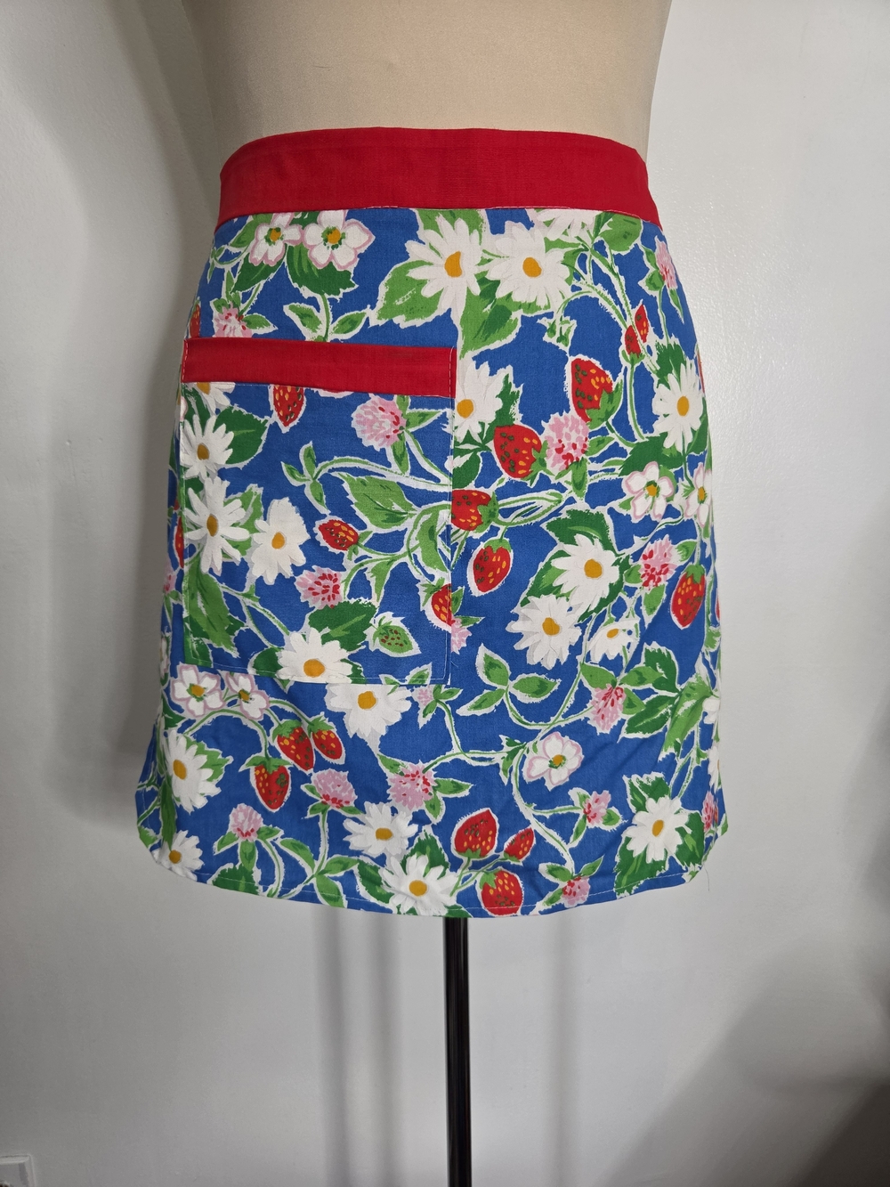 Vintage Handmade Strawberry Daisy Floral Half Apron Red Waistband 1 Pocket